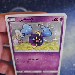 Pokemon Kaart Cosmog met Lillie 081/sm-p Black Star Promo - Afbeelding 2