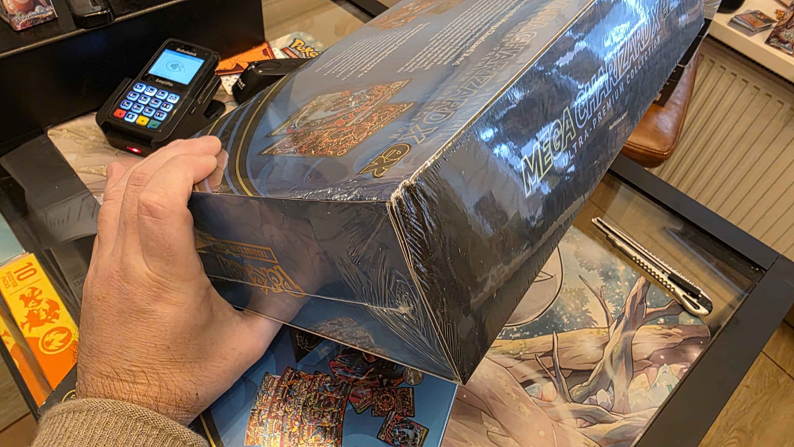 Pokemon Ultra Premium Collection Mega Charizard X (beschadigde doos) - Afbeelding 7